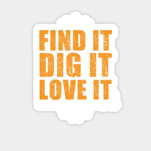 Metal detecting tshirt - 'find it, dig it, love it' - great gift for treausre hunters and metal detectorists Sticker